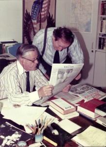Ben Bradlee gives a few news pointers to Ken Rossignol. Photo by Patrick Pena
