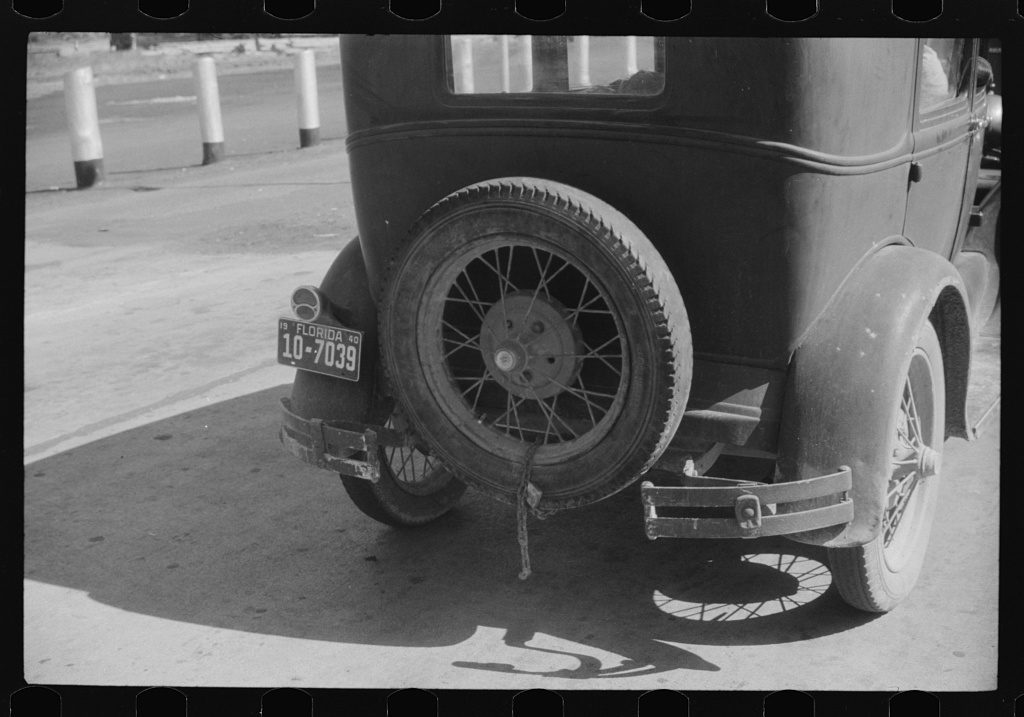 Florida migrant's car at the Norfolk-Cape Charles ferry. Photo by Jack Delano 1940. LoC